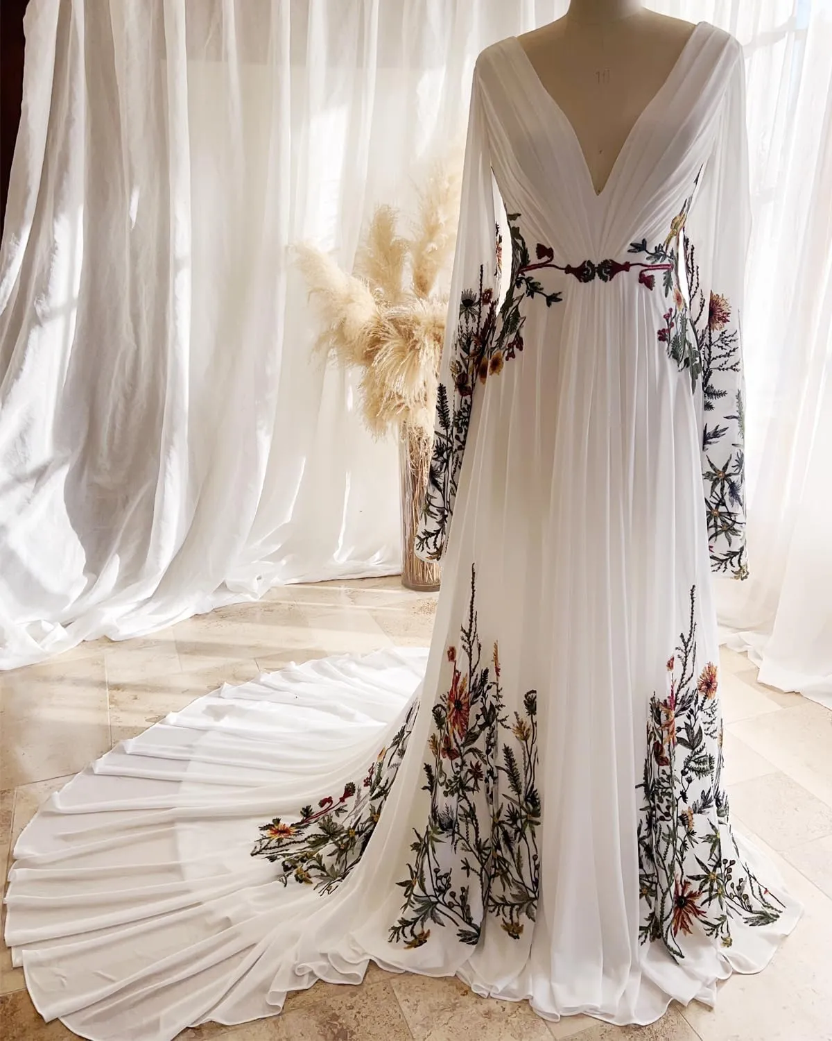 Embroidery Lace Floral Wedding Dresses for Bride 2024 Chiffon Long Sleeve V Neck Boho Bridal Gowns with Train